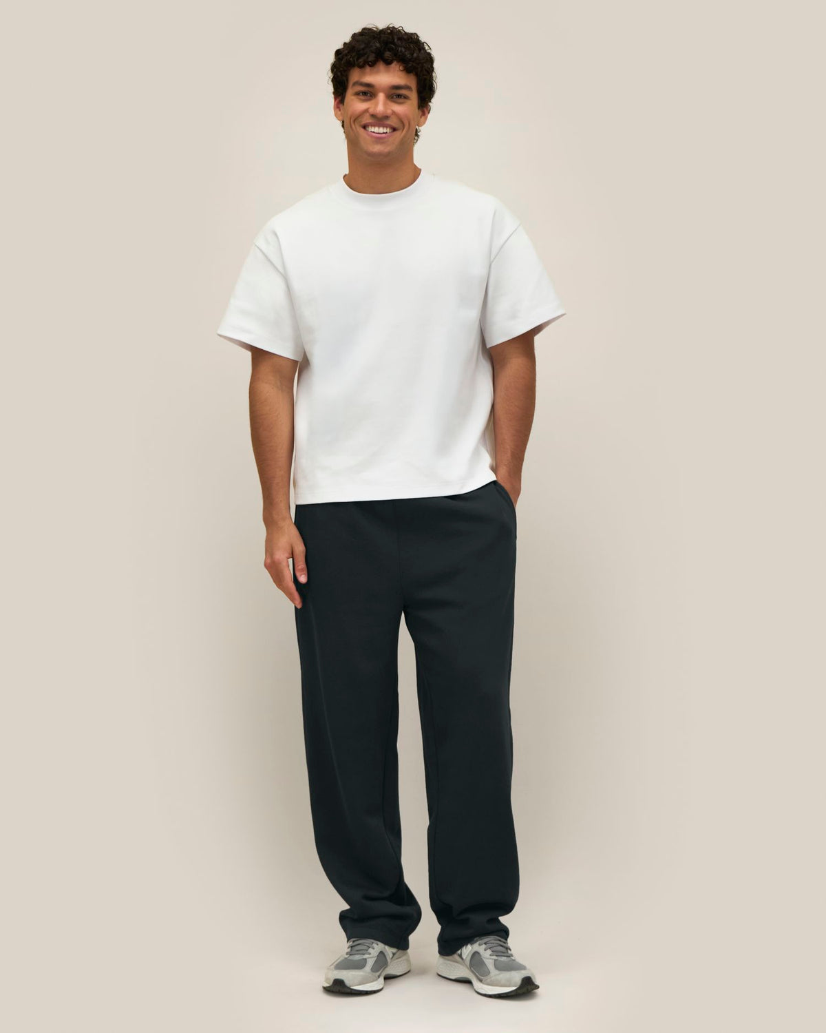Needer - Black